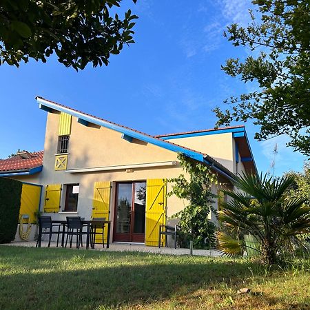 Jolie Maison De Vacances Avec Terrasse Et Jardin Saint-Julien-en-Born Dış mekan fotoğraf